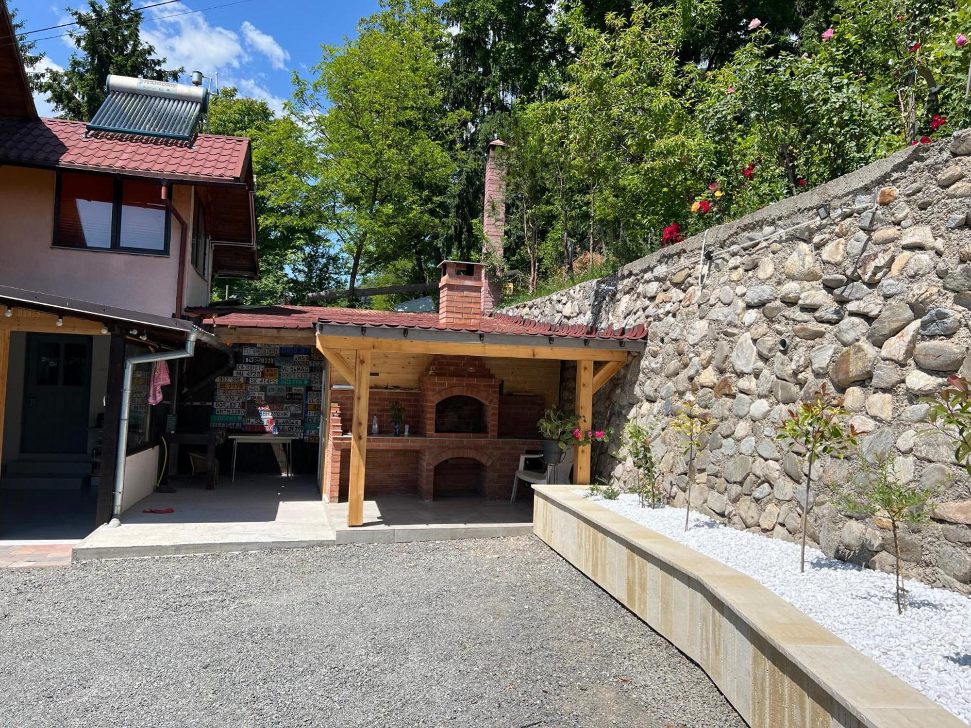 Madas Barbatesti Exterior foto