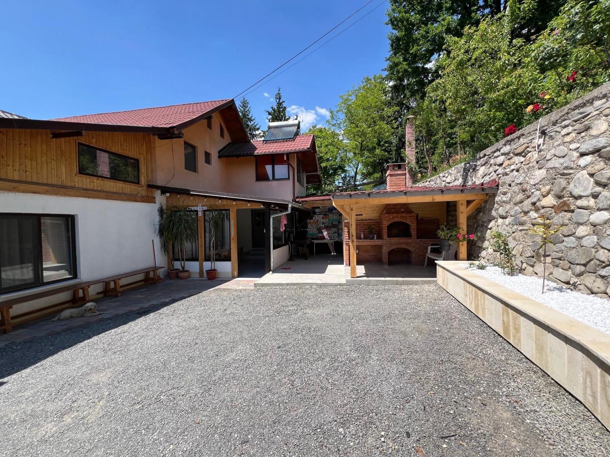 Madas Barbatesti Exterior foto